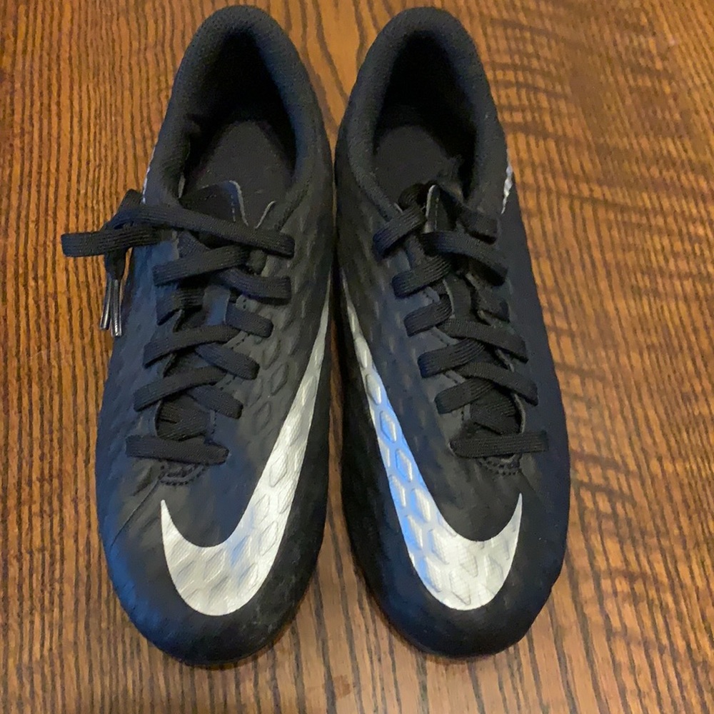 - NWOT NIKE SOCCER SHOES -